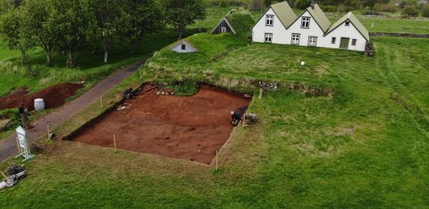 Loftmynd af uppgraftarsvæðinu á bæjarhólnum (A) eins og það leit út árið 2019. © Borgarsögusafn Reykjavíkur.